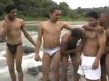 Meninos Gay Fazendo uma Sacanagem na Beira do Rio