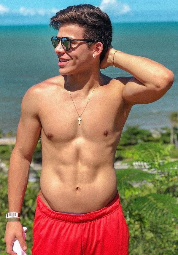 Thomaz Costa Pelado Ficou Nu Em Fotos Quentes Xvideos Gay