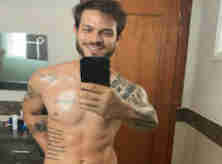 Felipe Becari Nude Caiu na Net Pelado em Fotos