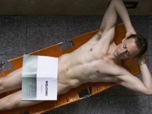 tom hiddleston nude totalmente pelado