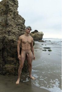 pierre boo nude na praia pelado